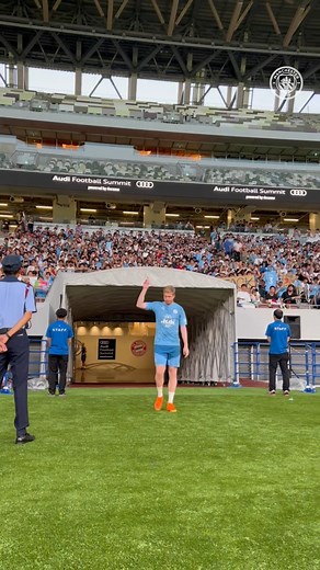 KDB back in training with the lads! 💪 | Manchester City