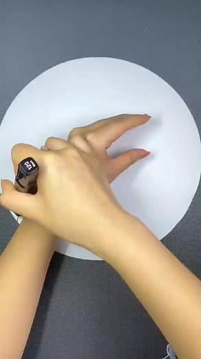 Cartoon Dinosaur Drawing with Simple Strokes