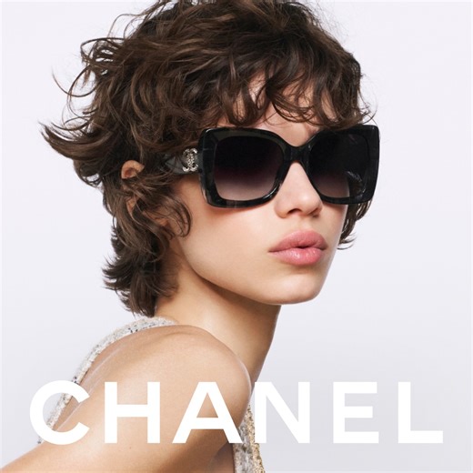 Precious double C and chain interlaced with leather: the CHANEL Fall-Winter 2025/26 eyewear collection reinterprets the codes of the House through frames with assertive lines. The campaign is directed by David Sims. The collection is now available in boutiques. | CHANEL