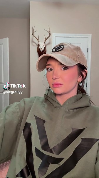 who doesn’t keep their deodorant in the fridge? 😂 Comedian: @bertkreischer #bertkresicher #comedyskit #megreily