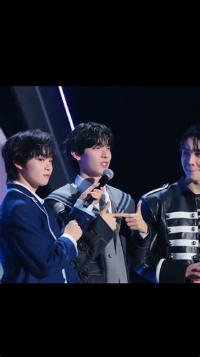 🐰's so cuteeee🤭🤭 and the way keiju hold the Mic for him😆😆 #liyu #최립우 #keiju #kickflip