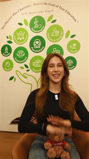 🎓 Once a CIC student, always part of the CIC family. 💫Meet CIC alumna Kovtun Veronika, Class of December 2024! ✨From joining CIC in 2020 for Grade 10 to receiving multiple offers from top universities across Canada and the UK, including Rotman Commerce (UofT), York University, McMaster, TMU, and more. Veronika ultimately chose to continue her journey at King’s College London, where she is now studying Economics. 📚 Visiting CIC during her reading week, Veronika shared how deeply this community