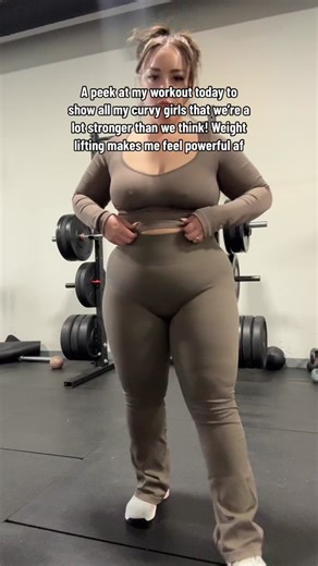 Strength Training Workout for Curvy Girls | Squat Day at the Gym