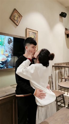 Sữa Tắm Nước HOA Grand and Glow: Bí Quyết Da Mịn Màng