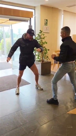 Andy Souwer vs Manuel Mazzocchi in the hotel 😅🔥 Low kicks before Low Kick Championship 5! 👊