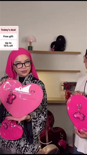 Cute Pink Bag Love for Fashion Enthusiasts