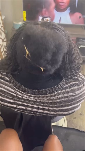 Floflo’ s Hair Braiding on Instagram: "How to micro braids with Milky Way hair 💕 Beginner Friendly #braids #naturalhair 👉🏾Safe this tutorial 👉🏾Follow for more tips, braiding tutorials & protective styles 👉🏾 Like & share with someone learning to braids! #microbraids #naturalhair #hairgoals"
