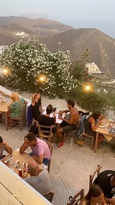 ANAFI: The island of liberty. A piece of land in the heart of the Aegean where to “unplug” (mobile phones don’t work here), enjoy its beaches, the little there is, with the addition of two hours of climbing to enjoy a spectacle that stays inside you. Anafi island lies in the heart of the Aegean Sea and belongs to the Cyclades island group. It may be located very close to the superstar Cycladic island of Santorini, but it has a different style from its neighbour. Anafi is a little, laid back isla