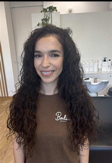 Extensions adhésives sur mesure pour cheveux bouclés