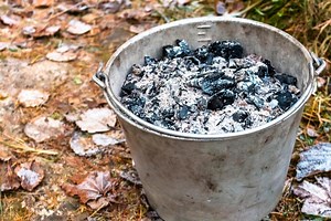 7 BEST Ash Metal Buckets with Lids, Shovels, and Accessories