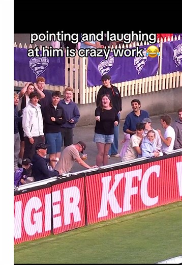 whole crowd laughing at his misfortune 😭 #bigbash #cricket #bbl #moneyball #australia