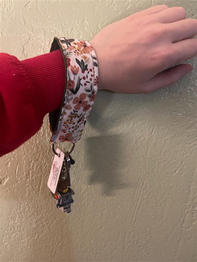 Floral Green Keychain | Botanical Key Ring | Aesthetic Flower Keychain | Nature Lover Gift | Handmade Green Accessory - Etsy