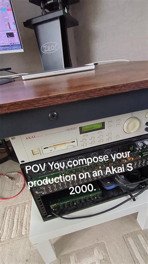 🎶 just produce my New track with this big boy akai s2000 #akai #sampler #s2000 #trap #beat