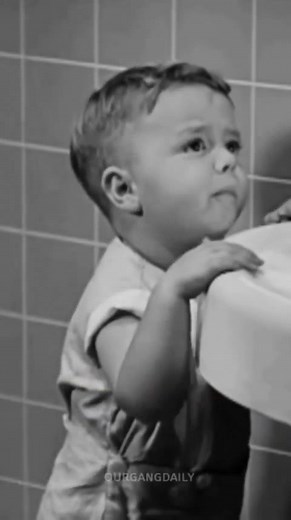 Spanky and his father discuss his new job promotion as shipping clerk in BEDTIME WORRIES (1933) 🎥⭐ #ourgang #thelittlerascals #littlerascals #ourgangdaily #originallittlerascals #goodolddays #comedy #vintage #retro #classic #nostalgia #oldhollywood #childactors #cute #1930s #fyp #fypシ #foryou #georgemcfarland #spankymcfarland #spanky #emersontracy