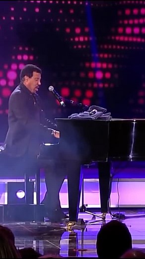Easy 1977 Live Performance by Lionel Richie in 2016