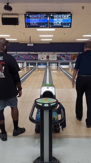 Kendric Payne & Dennis Green #candlepinbowling #bowling #bowlersoftiktok #bowlingtips #bowlingalley #bostonsports #newengland #outrunthebear #tournament