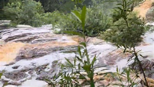 Video: Georgiete se harte juig oor die heerlike deurdringende reën wat ons stad se waterbronne laat bruis. Deon de Jager het die Kaaimansrivier se inlaat by die Tuinroetedam en die Katrivier afgeneem. | George Herald