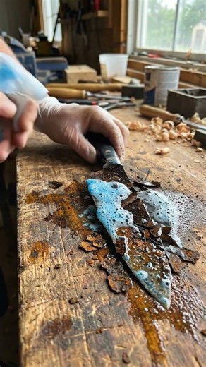 You won’t believe how fast this rust disappears — the ending is insanely satisfying!#beforeandafter