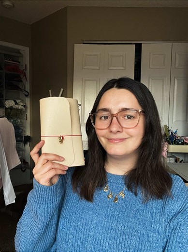 Many people have been asking for a Hobonichi Weeks leather journal template, so I finally made one! It’s available on my website (Memakeco.com) for free and there are two variations available. Also, if you do have questions about the leather journal, please let me know.💕 #leatherjournal #louisecarmen #louisecarmenjournal #hobonichi #hobonichiweeks