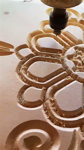 Automatic wood carving with computer commands #shorts