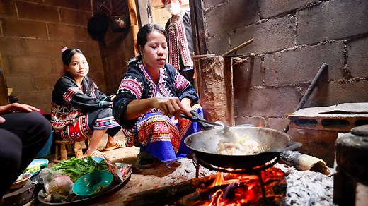 Hill Tribe Food of the Lahu People!! These local wild "BANANA FLOWERS" are so good! 📍 Asian Oasis - Experience Thailand Sustainably, Lanjia Lodge, Chiang Rai, Thailand | Migrationology