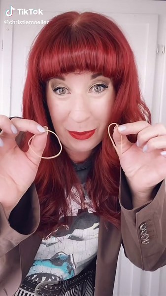 Quick fix for a Blazer Sleeve #fashionstylist #tipsandtricks #styletips #styletricks #stylehacks #stylehack #learnontiktok #summerstyle #blazer