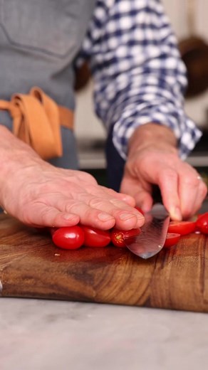 This easy Pasta Primavera is a kiss of light and bright spring flavors. Your favorite spring veggies get sautéed until crisp tender while the penne cooks, then it all comes together with a squeeze of lemon and sprinkle of parmesan and basil. Recipe up on the blog! 👉 link in bio👈 #preppykitchen #pasta #recipevideo