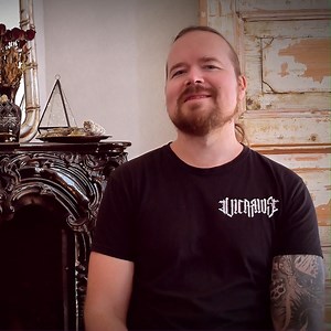 Today, we’ll take you back to 2006’s “Mortal Share”, a song that is still a fan-favourite in our live sets to this day. Ever wondered what inspired Niilo to the title and the lyrics of this track and why some 18th century German poet still sneaks his way into Insomnium’s music every now and then? Watch this clip to find out & give ‘Mortal Share’ another spin on the streaming platforms with all your brandnew knowledge. ☝🥸 | Insomnium