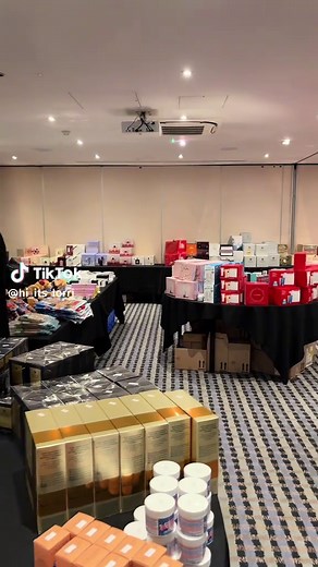 The Glasgow Airport duty free sample sale is back this year at the Holiday Inn and there are some serious bargains to be had! Open to the public and free parking at the hotel, it’s definitely worth a look if you are wanting to grab a few deals in your Christmas shopping! #sale #samplesale #dutyfreesamplesale #glasgowairportsale #shopping #glasgow #bargains #discount