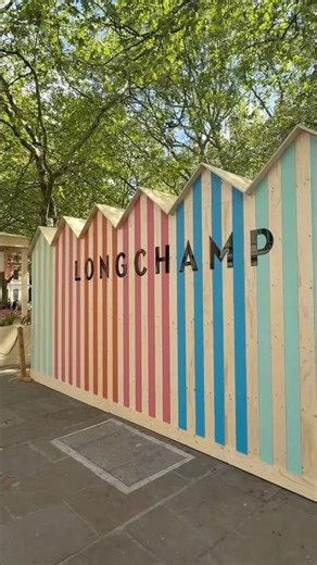 Life’s a beach with Longchamp in Sloane Square 🏖️