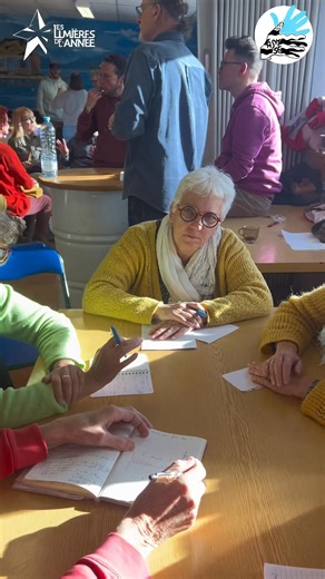 #2 L’équipe des LUMIÈRES de l’ANNÉE et les bénévoles de l’Association des Sourds du Morbihan, deux comités qui participeront à l’organisation de la 7ᵉ édition pendant deux jours, ont organisé les groupes et nous sommes satisfaits du travail accompli. Ensemble, nous faisons avancer le projet et sommes également très heureux de vous retrouver.🌟 Association des sourds du Morbihan #lesLumieresdelAnnee #LangueDesSignes #LSF #languedessignesfrançaise #CommunautéSourde #Culturesourde | Les Lumières de