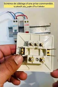Comment installer une prise avec interrupteur pour allumer une lampe