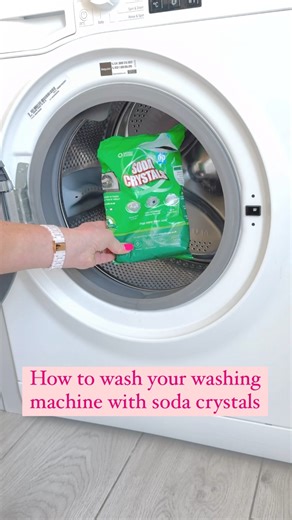Eco-friendly washing machine deep clean using soda crystals and white vinegar | Lynsey Queen Of Clean