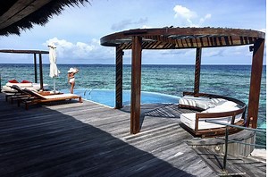 Bora Bora VS. Maldives: Where Should You Go? - MonaCorona.com | A Millennial-Luxury Travel Blog