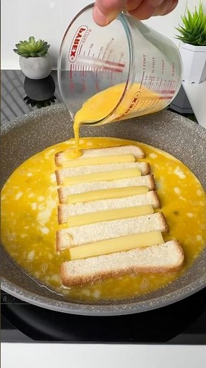 THE BEST CHEESY TOAST BREAKFAST EVER!