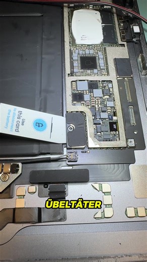 Zur Reparatur war ein iPad Air 4, welches zwar im Hintergrund startet, allerdings kein Bild zeigt. Was erst aussieht wie eine DIY Displayreparatur mündet in einer Mainboardreparatur. #ipad #repair #dispaly #nobacklight #löten