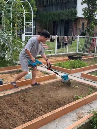máy xới đất xới cỏ dùng pin machtech
