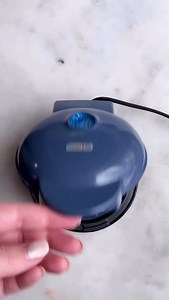 Pink and White zig-zag mini waffle 💗🤍🧇 for this cold, weekend afternoon 🥶 #waffles #miniwaffles #wafflehouse #waffels #proteinwaffles #waffleswaffleswaffles #wafflicious #waffleart #wafflemaker #miniwafflemaker #ilovewaffles #wafflelove #waffletime #pinkandwhite | Spiced Up Mom