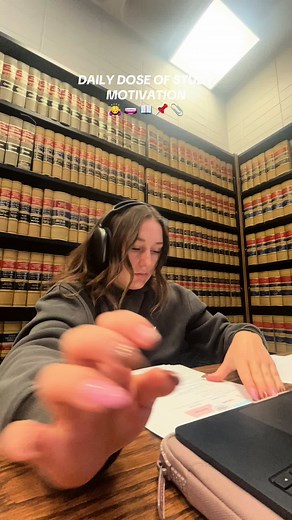 Can’t believe finals are next month?!?! #university #college #studentlife #student #usask #saskatchewan #midtermseason #studytok #study #studying #motivation