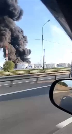 Ukraine has carried out a major air raid on Moscow, possibly the largest attack since the start of the full-scale invasion. Despite Russia’s layered air defenses, Ukrainian forces reportedly struck several targets across the Moscow region.What is known so far: 1/