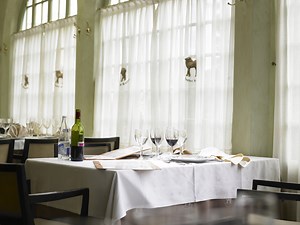 How to Box Corner a Table Cloth