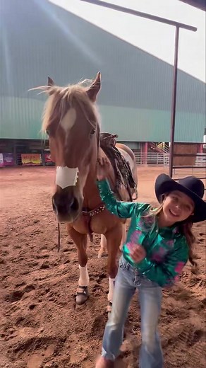 NEW ARENA RECORD!! Dusky Lynn Hall 14.880 on her PHENOMENAL HORSE WALLY! (Ain’t Seen Famous Yet) Everyone LOVES Wally, he is so special to the Xtreme Million, he and Amelia McCumber were the top money earners in the first 3 Xtreme Million races. Amelia found the perfect home for him with the Hall Family!♥️♥️🏇🏿🤠 | Xtreme Barrel Race
