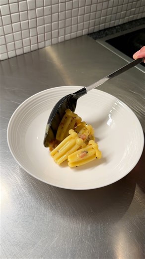 1.6M views · 22K reactions | Date Night Series: Carbonara Pasta #saucy #pasta #cooking | Cedrik Lorenzen | Facebook