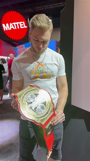 LIFE-SIZED WSC Hardcore Championship!? 😤