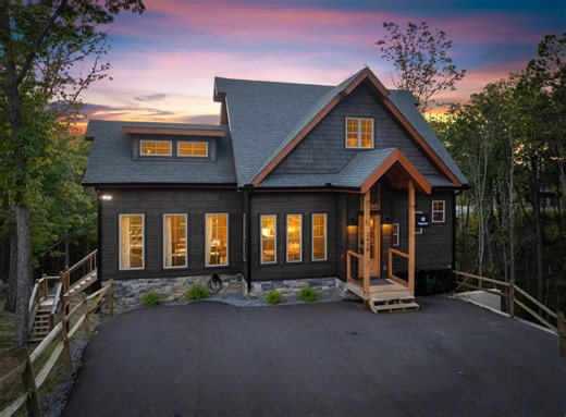 We had the best time at Wander Pigeon Forge in Tennessee! This cabin was the perfect blend of luxury with picturesque nature views! This house had 5 bedrooms, 5 bathrooms and can accommodate up to 16 guests. We were able to fit 4 families with plenty of room. The kids loved the bunk room, it was absolutely perfect for them. The hot tub and pool table were definitely a huge bonus! This is also located close to the Great Smokey Mountains for hiking and we even did a mountain coaster not far from t