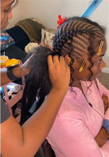 Stitch braids into 2 braids 😍😍 how cute is this!!! Can’t wait for summer I think I’ll be doing this style alottt more! #2braids #stitchbraids #bohobraids #blackgirlmagic #feedins