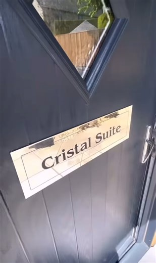 💍✨ Our Cristal Suite is the perfect place to get ready with your bridal party and make amazing memories! Bathed in natural light and with plenty of mirrors and comfy seating, it's available either as a pre-#wedding sleepover for up to 6 with use of the state-of-the-art kitchen facilities & private outdoor space or from 8am on your #weddingday morning. Start your day in style! 🥂💖 westtower.com/venue/cristal-suite 𝐒𝐞𝐞 𝐢𝐭 𝐟𝐨𝐫 𝐲𝐨𝐮𝐫𝐬𝐞𝐥𝐟 𝐚𝐭 𝐨𝐮𝐫 𝐖𝐞𝐝𝐝𝐢𝐧𝐠 𝐎𝐩𝐞𝐧 𝐃𝐚𝐲 𝐒