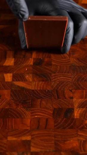 Your brain wasn’t designed for infinite scroll. Every time you swipe down, your brain releases dopamine—the same neurochemical involved in motivation and reward-seeking behavior. Social media platforms engineer this dopamine response through variable reward schedules, the same psychological mechanism that makes slot machines addictive. The problem? Your brain can’t distinguish between scrolling through Instagram and genuine rewards like meaningful conversation or accomplishing goals. Over time, 