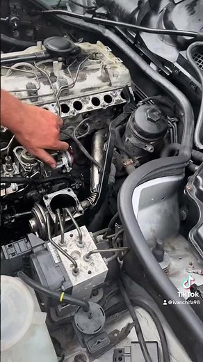 Mercedes-Benz OM606 Inline-Six Turbo Engine - Legendary Diesel Power