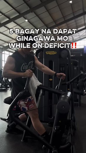 5 strategy na dapat gawin mo on calorie deficit. 1️⃣Track your fiber, not only calories. Kapag nasa calorie deficit ka, gutom talaga kalaban mo. Ang high-fiber meals ay nakakabusog at nakakatulong pa sa digestion. 2️⃣Meal timing to maximize energy. Hindi lang basta ma-consume mo ang meals mo ayusin din kung kailan mo kakainin ang mga ito para sakto sa energy needs mo. 3️⃣Choose nutrient-dense food. Dahil limitado ang calories mo, piliin mo yung pagkain na puno ng vitamins at minerals pero mababa